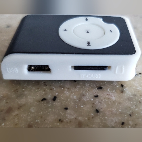 Miniature Fully Functional MP3 player SD - Picture 4 of 9